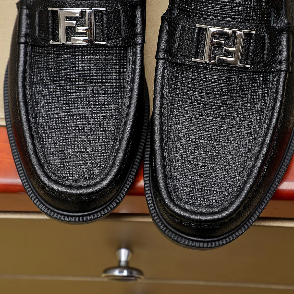 Men's shoes💰460 🕷🕷【FENDI】The latest men's formal leather shoes🇨🇳Classic series not to be missed💯The first layer is made of imported first-layer cowhide☘Original quality, the leather is smooth and delicate🎋The version is awesome, the perfect streamlined outline🍇🐮Leather lining, color, size 38-45...
